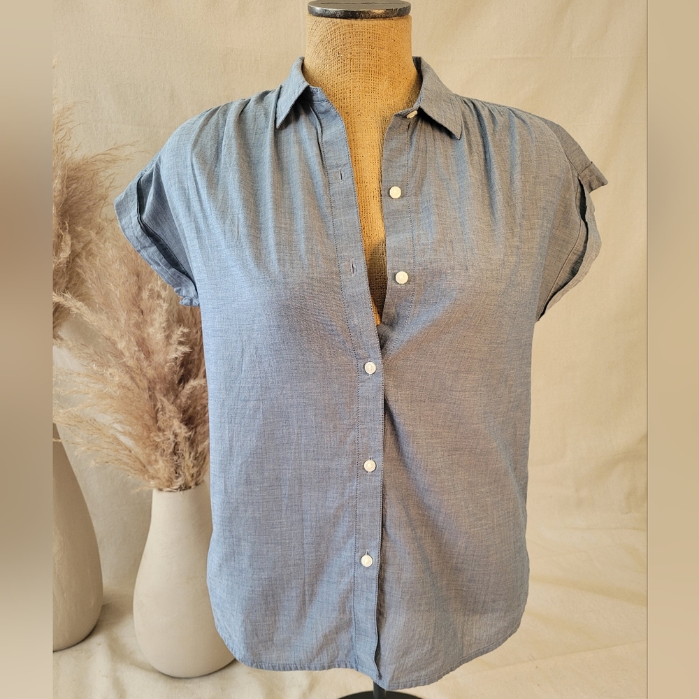 GAP Blue Button Down Short Sleeved Top Size XS